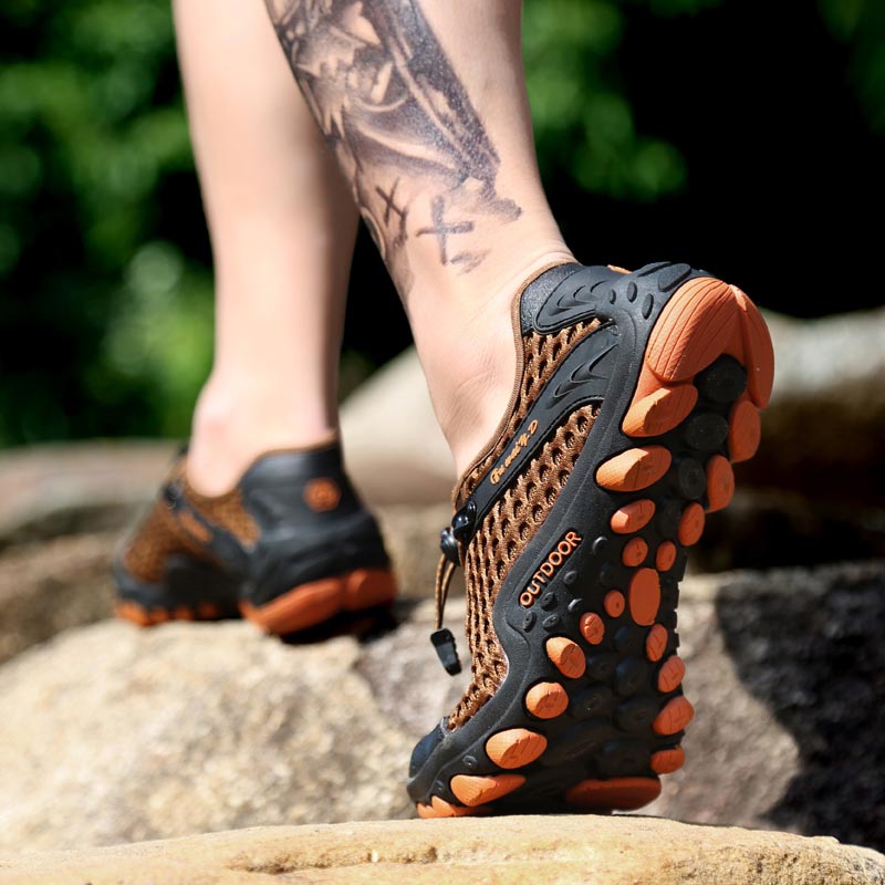 Home Office Guest Room Ideas - Chaussures de sport de montagne pour